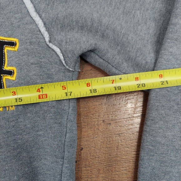 Hufflepuff Gray Pullover Sweatshirt Adult XS Wizarding World Of Harry Potter - Picture 6 of 10